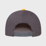 Boné baseball brim com puídos na aba - Traseiro