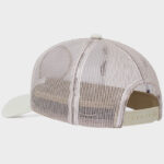 Boné de tela e brim bege - Perfil traseiro